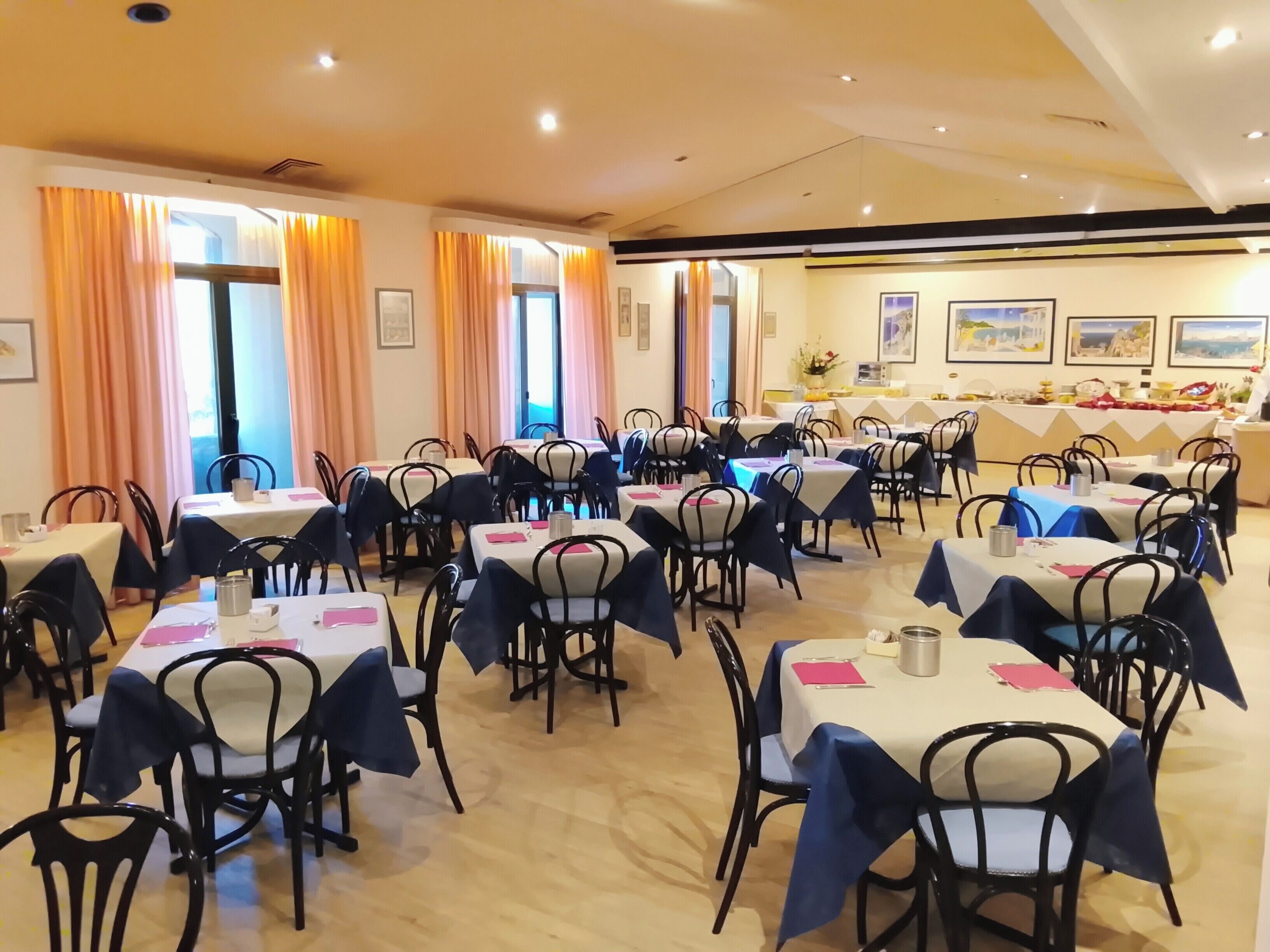 Bao gồm bữa sáng buffet