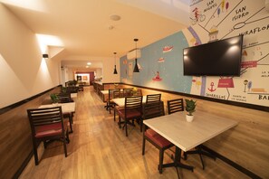 Colazione a buffet, servita tutte le mattine (60 PEN a persona)