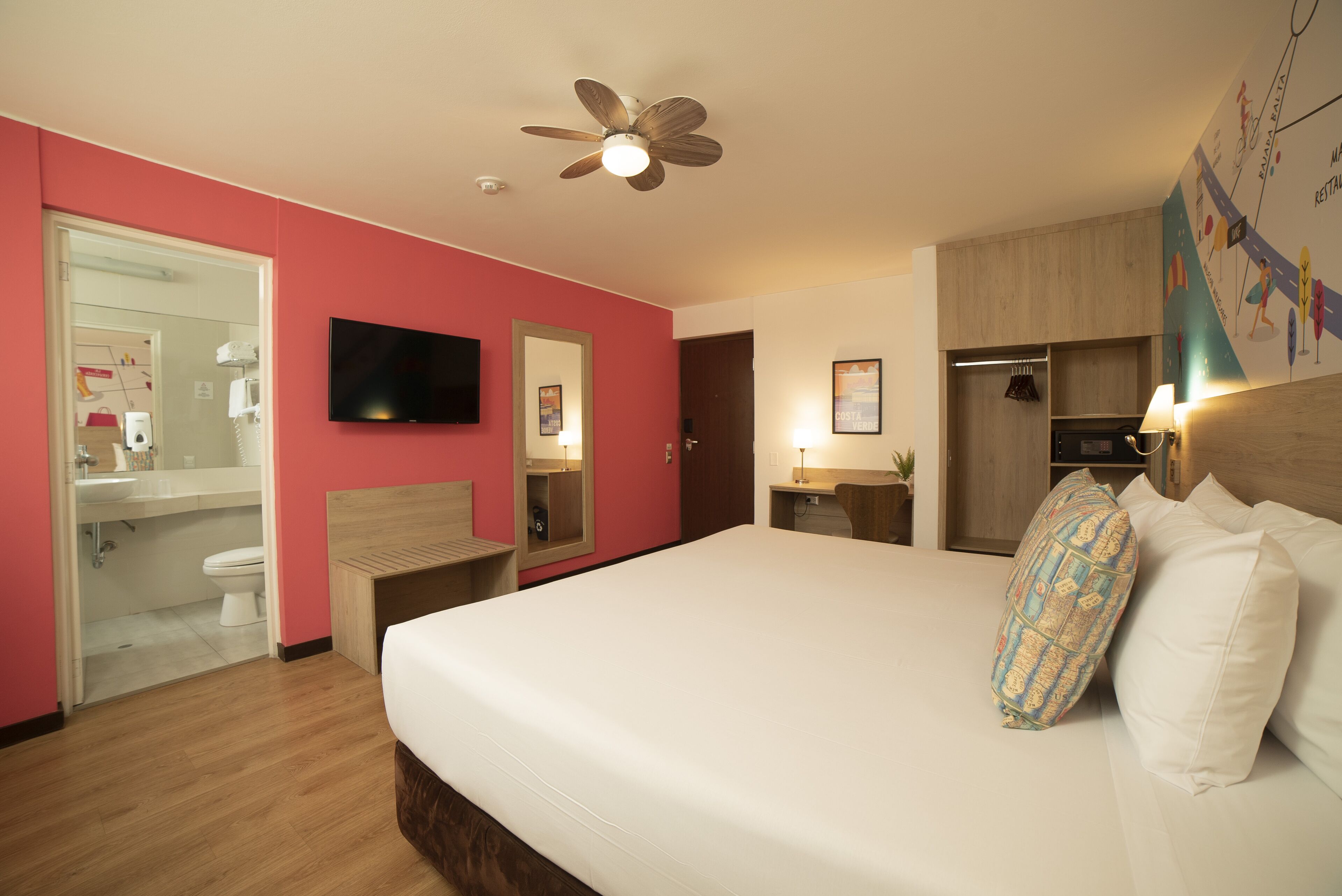 traditional room, 1 queen bed | 1 bedroom, in-room safe, desk, laptop workspace