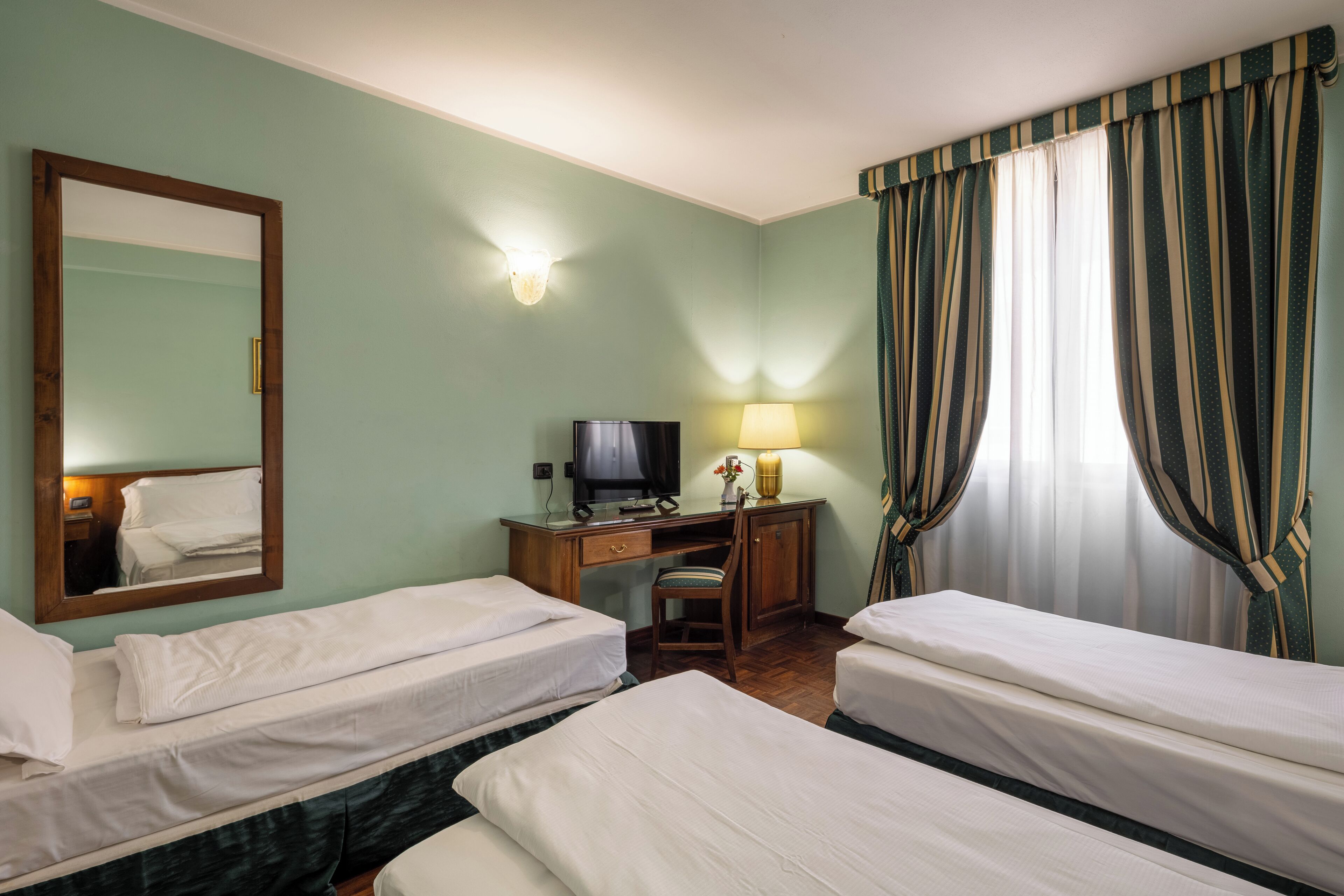 standard triple room | room amenity