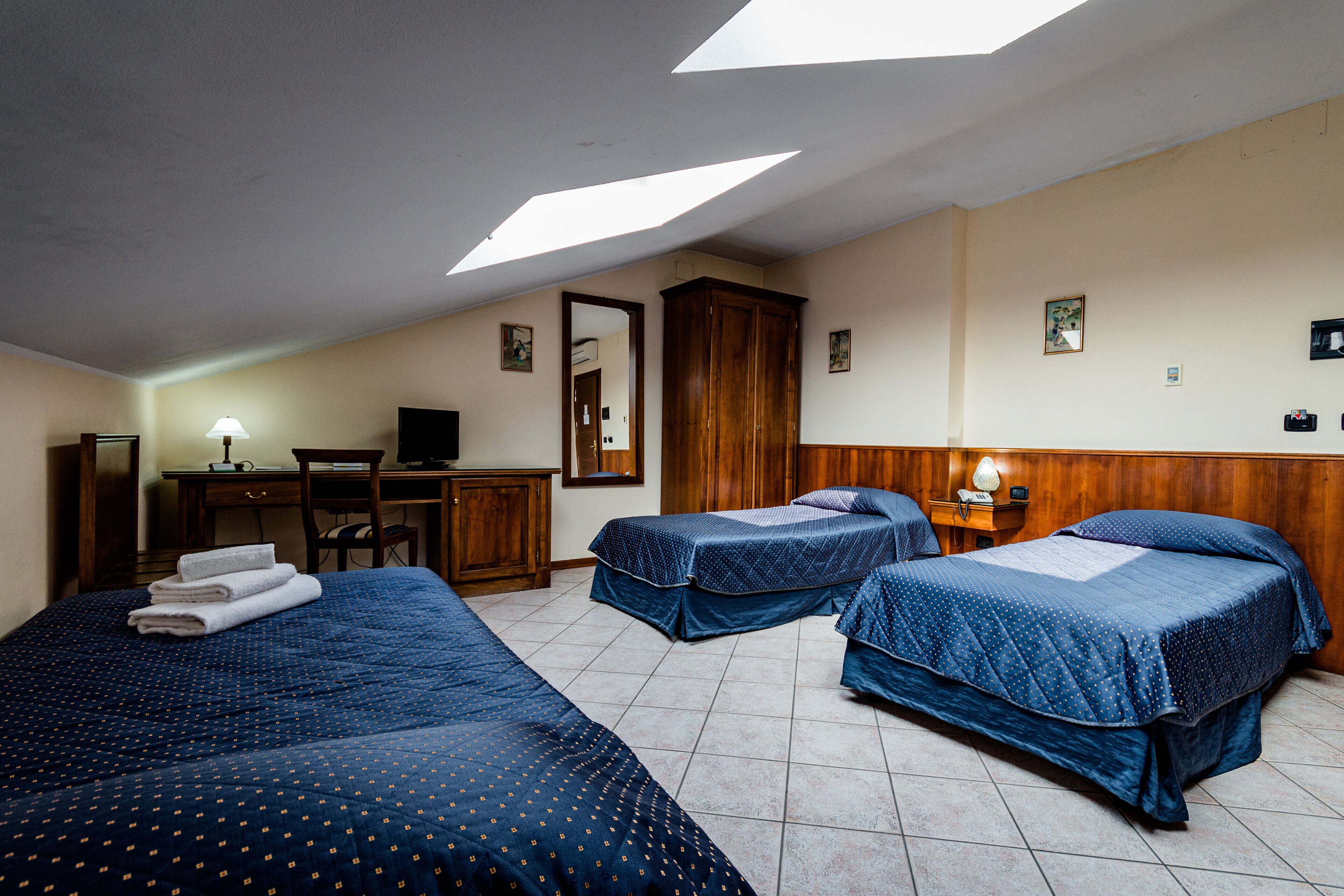 premium bedding, in-room safe, individually decorated