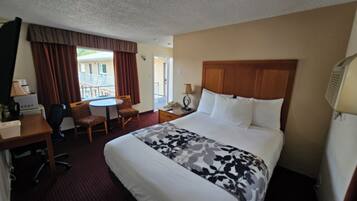 Standard-huone, 1 keskisuuri parisänky | Työpöytä, silitysrauta/-lauta, ilmainen Wi-Fi, vuodevaatteet