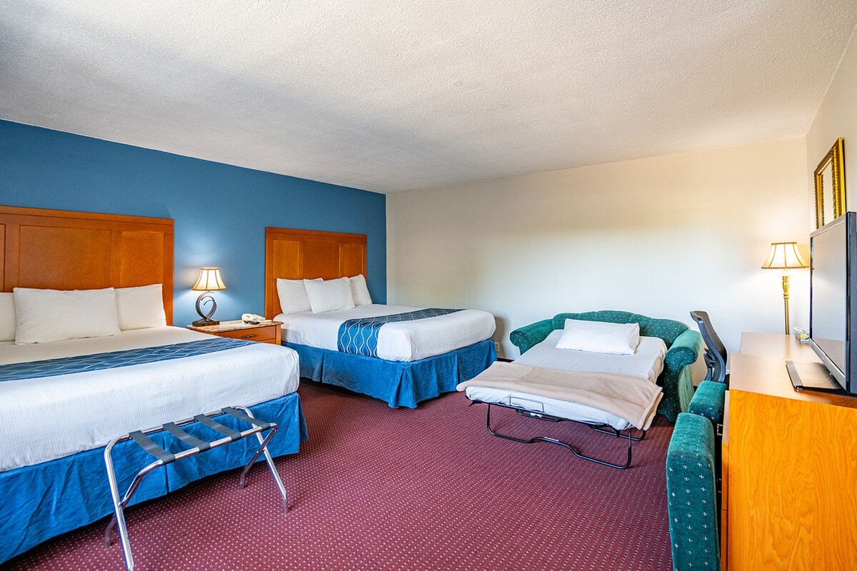Desk, iron/ironing board (on request), free WiFi, bed sheets