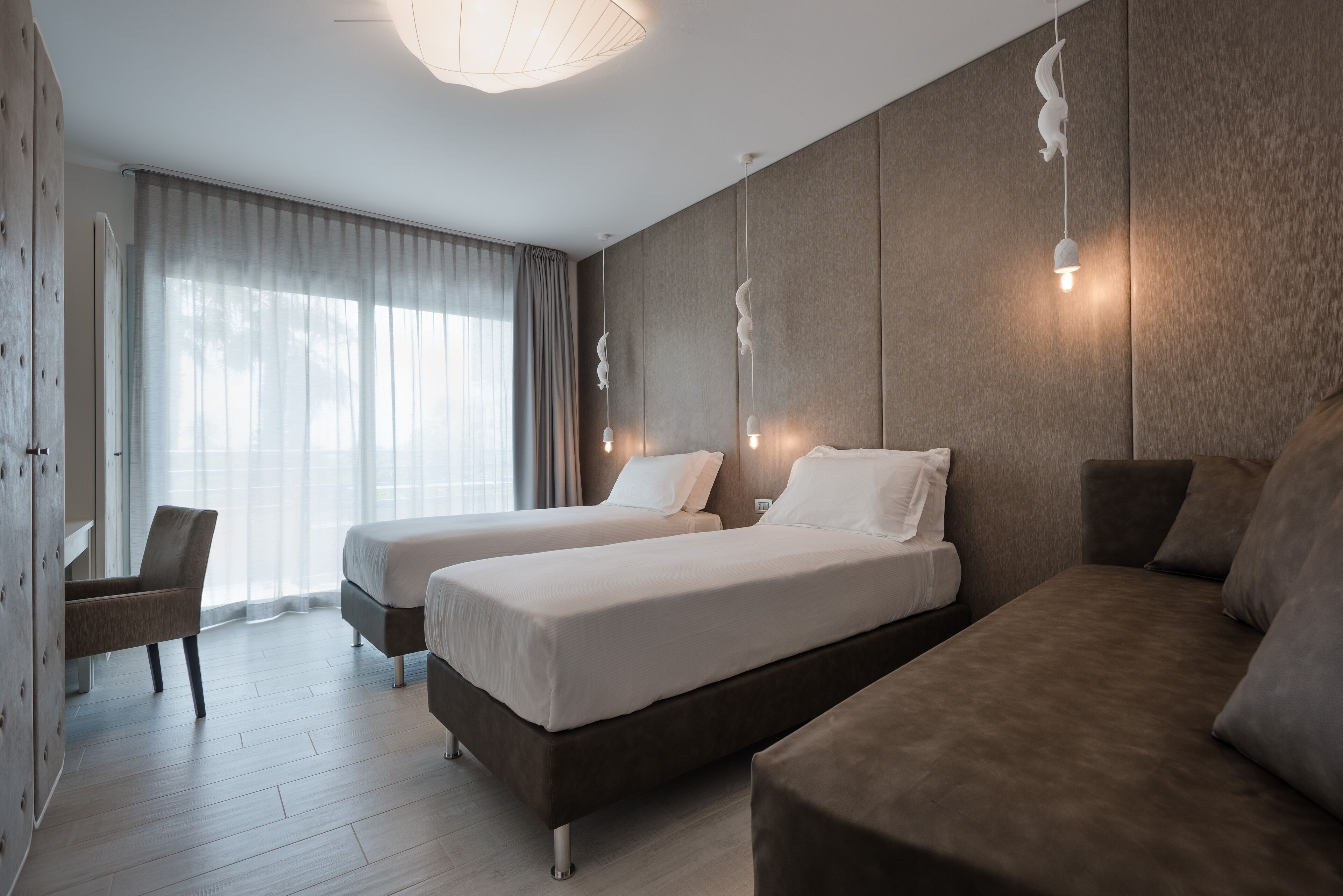 deluxe suite, garden view | extra beds