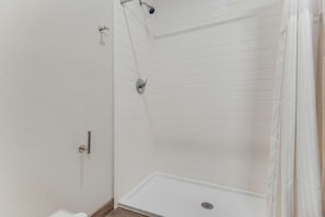 Free toiletries, towels, soap, shampoo - Americas Best Value Inn San Antonio Downtown Riverwalk (San Antonio)