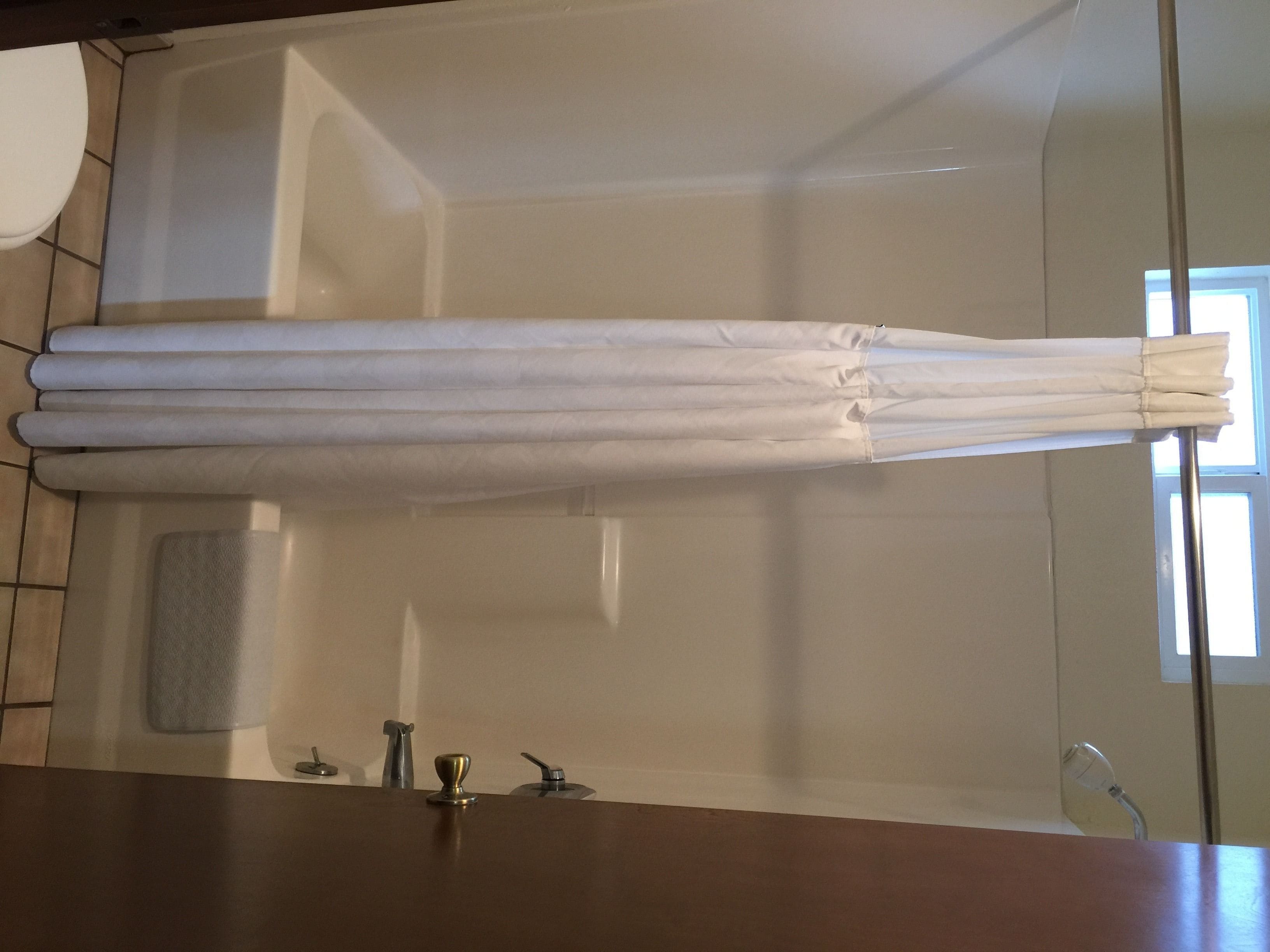 Deluxe kamer, 1 kingsize bed (No Pets) | Badkamer | Een bad/douchecombinatie, gratis toiletartikelen, een haardroger