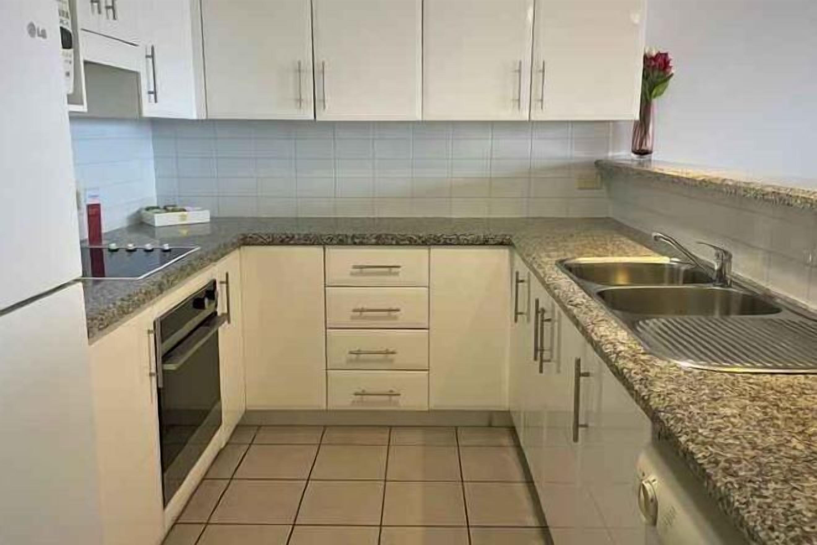 Cuisine privée | Mini-réfrigérateur, four à micro-ondes, grille-pain