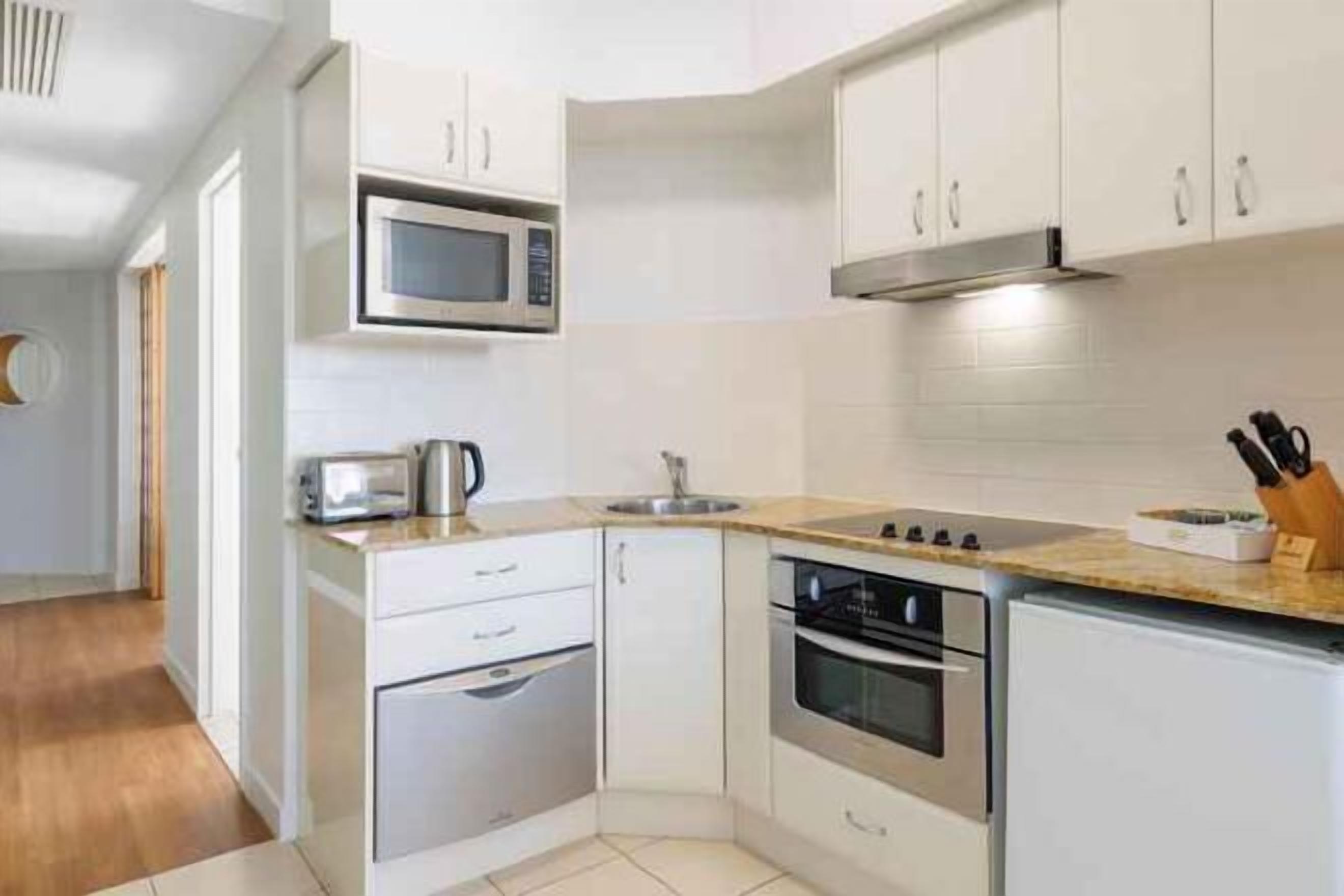 Cuisine privée | Mini-réfrigérateur, four à micro-ondes, grille-pain