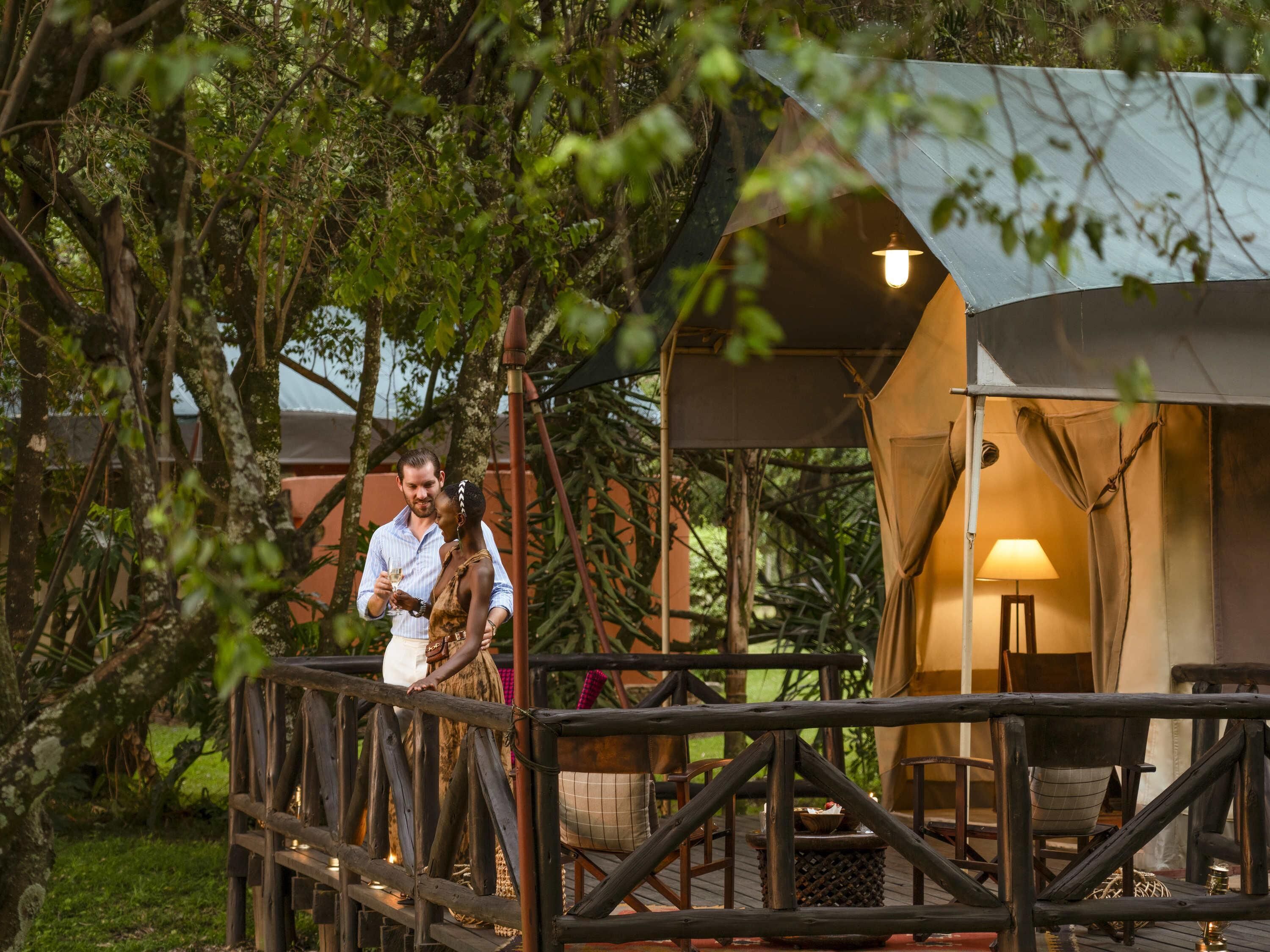 Phòng, 2 giường cỡ queen (Riverfront Tent with Twin Beds) | Nệm có lớp đệm bông, minibar, két bảo mật tại phòng, bàn 