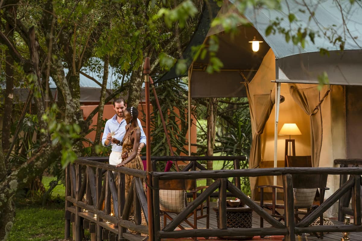 Phòng, 2 giường cỡ queen (Riverfront Tent with Twin Beds) | Nệm có lớp đệm bông, minibar, két bảo mật tại phòng, bàn