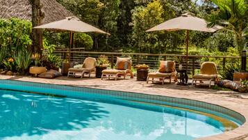 Outdoor pool, sun loungers