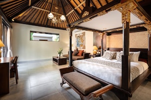 Svarga Pool Villa 101 | Ropa de cama de alta calidad, minibar, caja fuerte y cortinas opacas