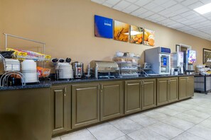 Free daily buffet breakfast  - Comfort Suites Savannah North I-95 (Port Wentworth)