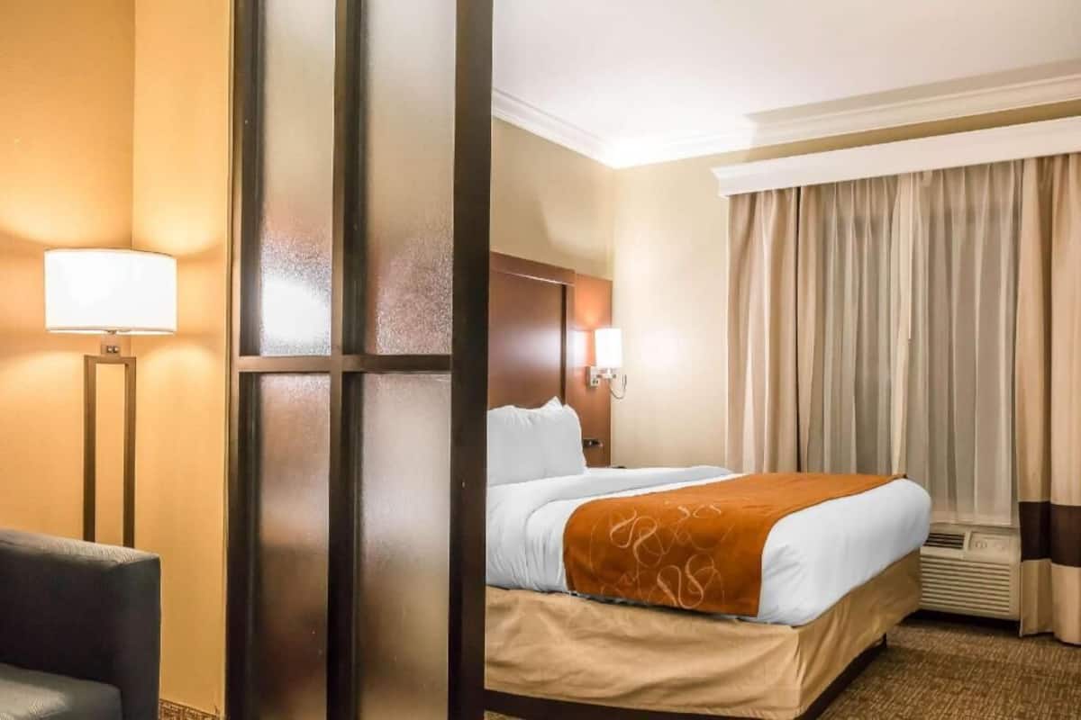 Pillowtop beds, desk, laptop workspace, blackout drapes