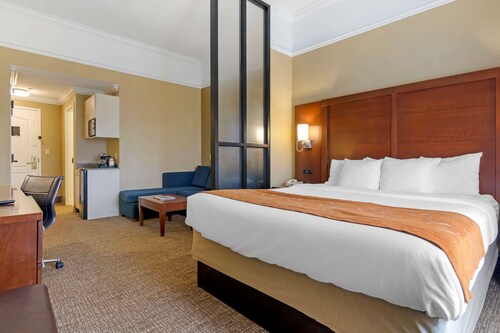 Comfort Suites Savannah North I-95