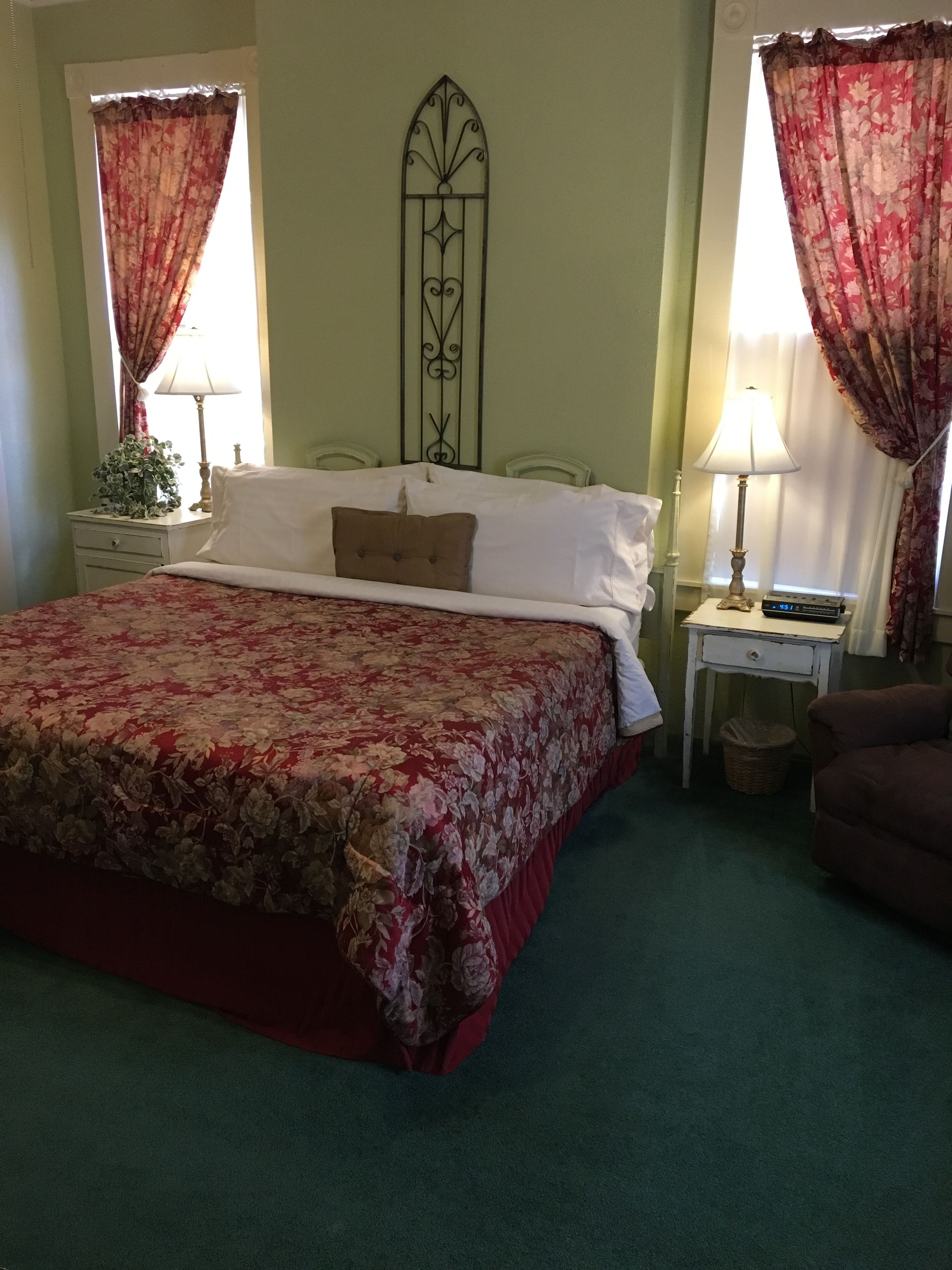 Room (Room #1, King Bed) | Individually decorated, individually furnished, iron/ironing board