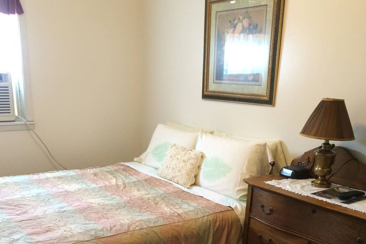 Kamer (Room #11, Queen Bed) | Individueel gedecoreerd, individueel gemeubileerd