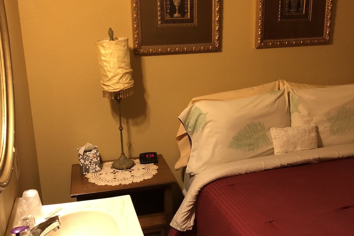 room (room #6, full bed) | individually decorated, individually furnished, iron/ironing board