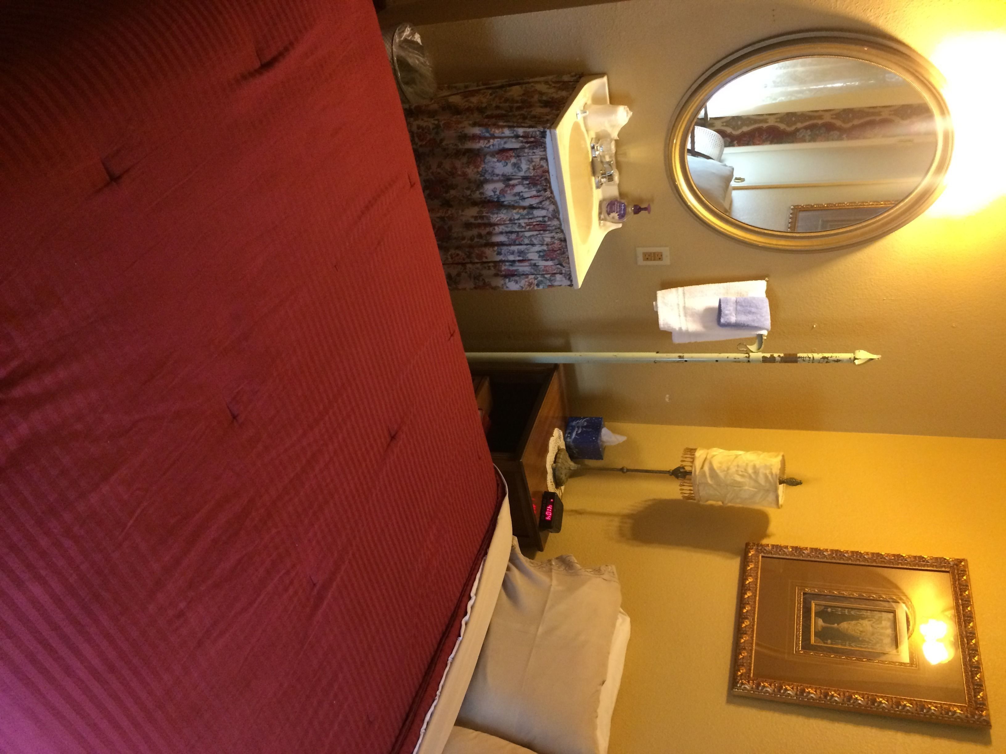 room (room #6, full bed) | individually decorated, individually furnished, iron/ironing board