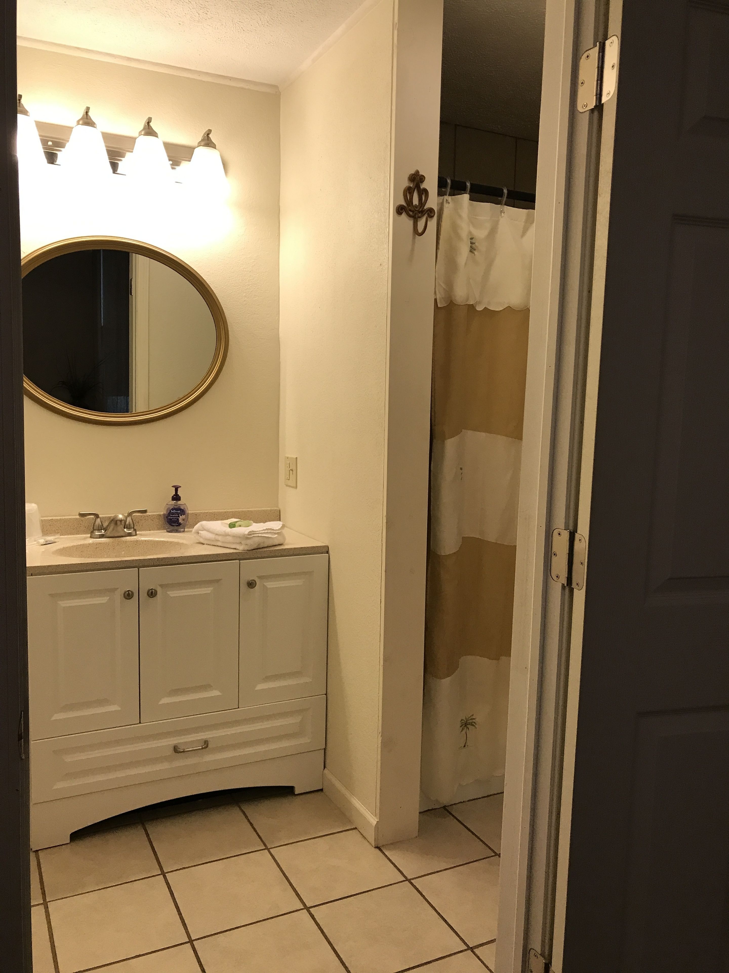 room ( room #15, king bed) | bathroom | combined shower/bathtub, towels