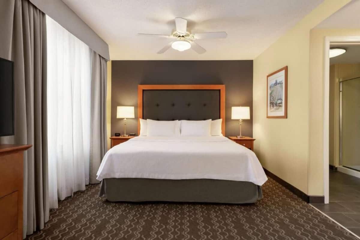 Premium bedding, iron/ironing board, free cribs/infant beds, free WiFi