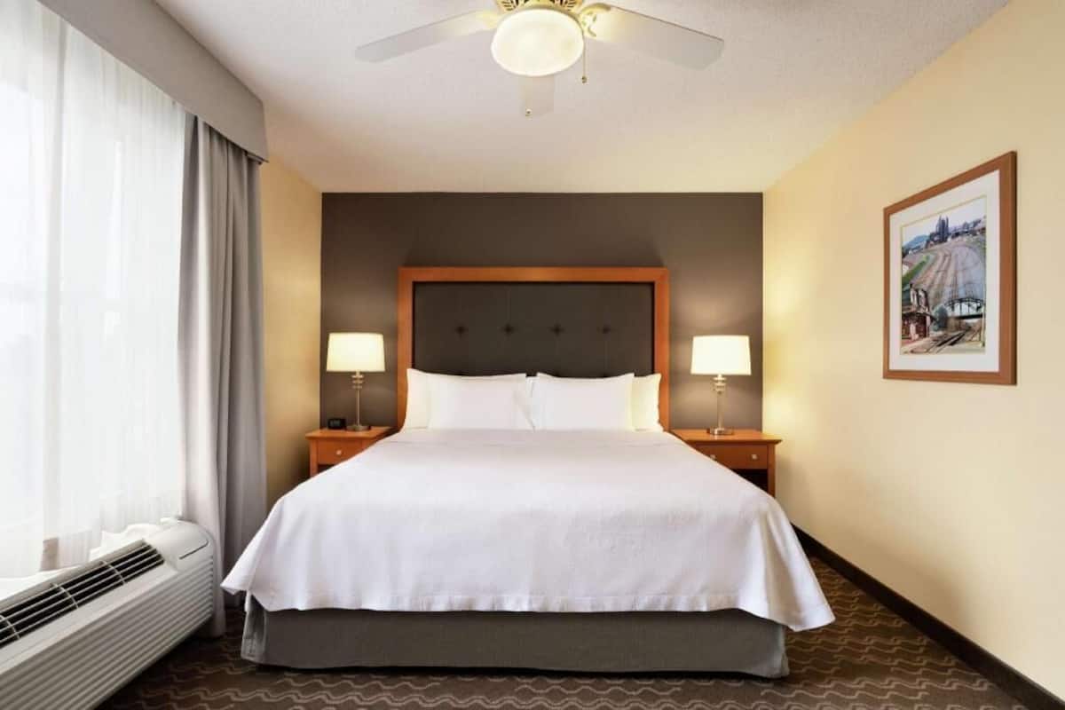 Premium bedding, iron/ironing board, free cribs/infant beds, free WiFi