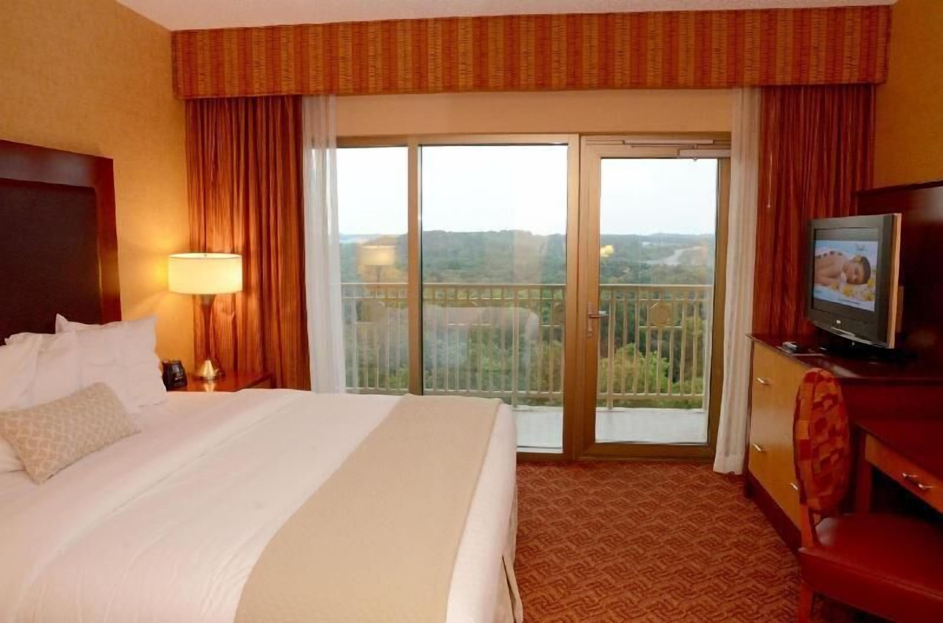 1 bedroom, premium bedding, pillow-top beds, in-room safe