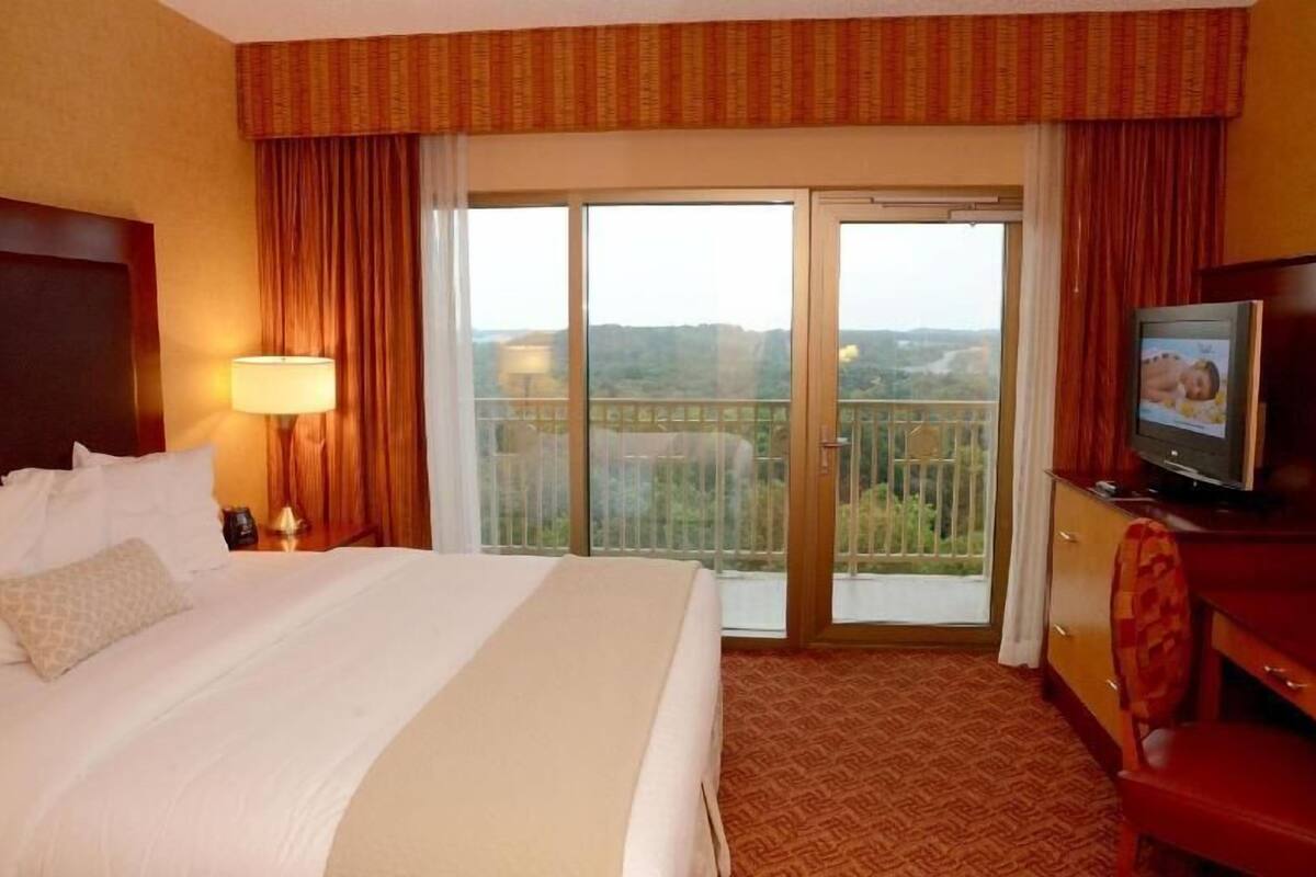 1 bedroom, premium bedding, pillow-top beds, in-room safe