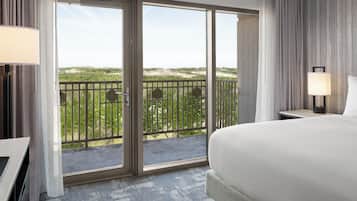 Suite, 1 kingsize bed, balkon | 1 slaapkamer, luxe beddengoed, pillowtop-bedden, een kluis op de kamer