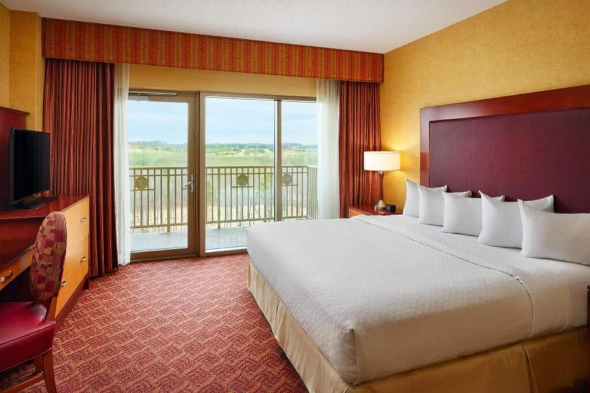 1 bedroom, premium bedding, pillow-top beds, in-room safe