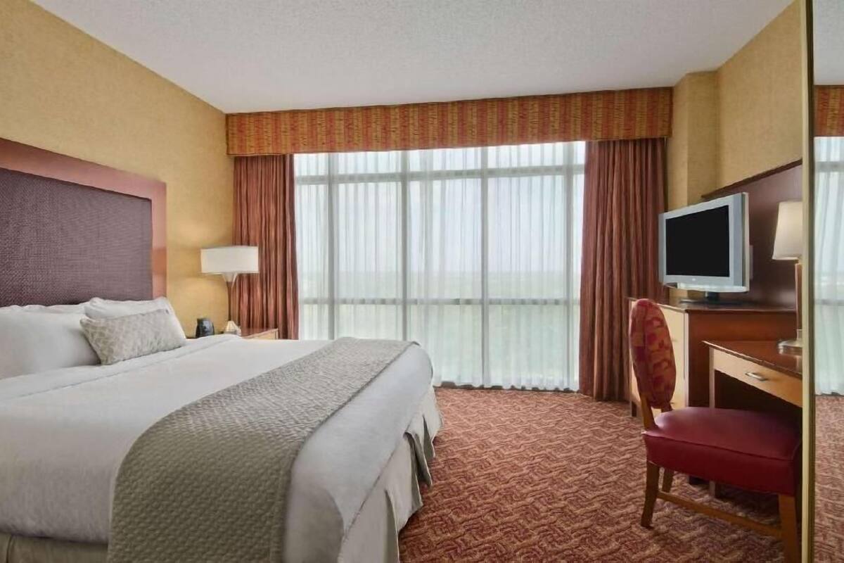 1 bedroom, premium bedding, pillow-top beds, in-room safe