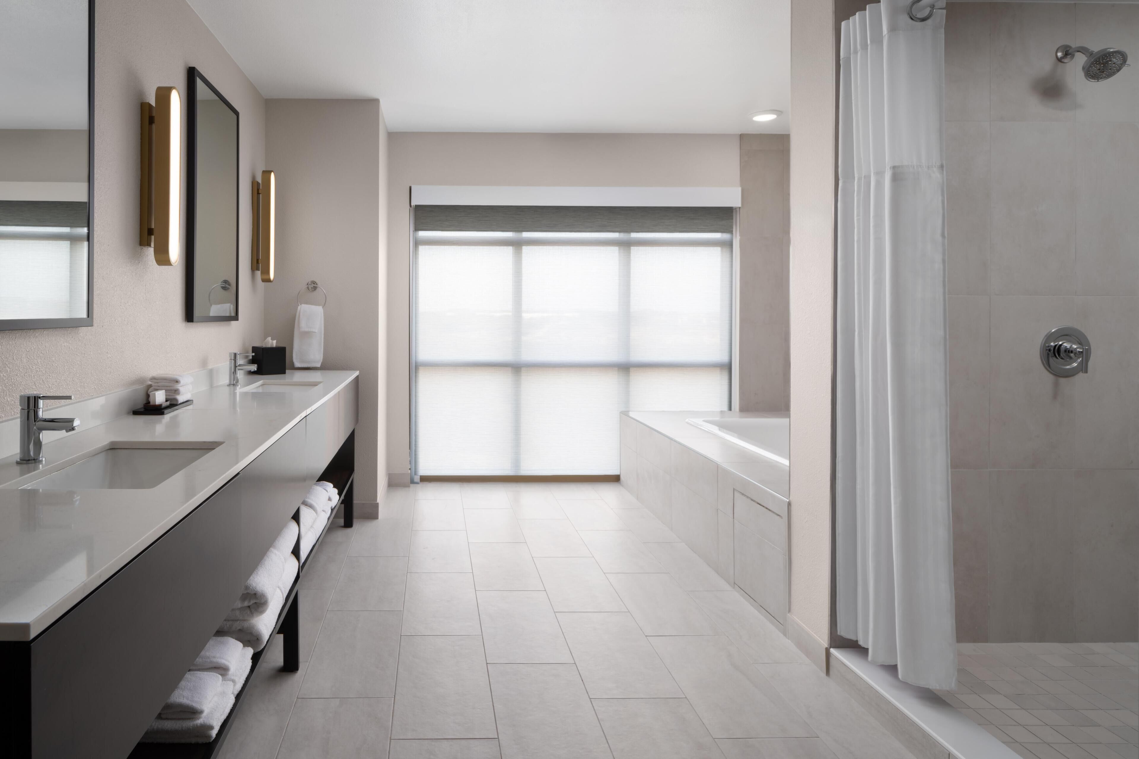 Presidential Suite, 2 Bedrooms, Non Smoking | Bathroom | Free toiletries, hair dryer, towels