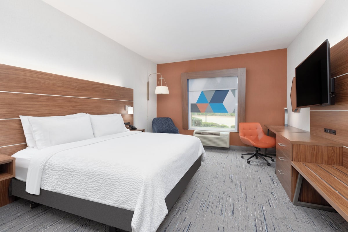 In-room safe, desk, iron/ironing board, rollaway beds