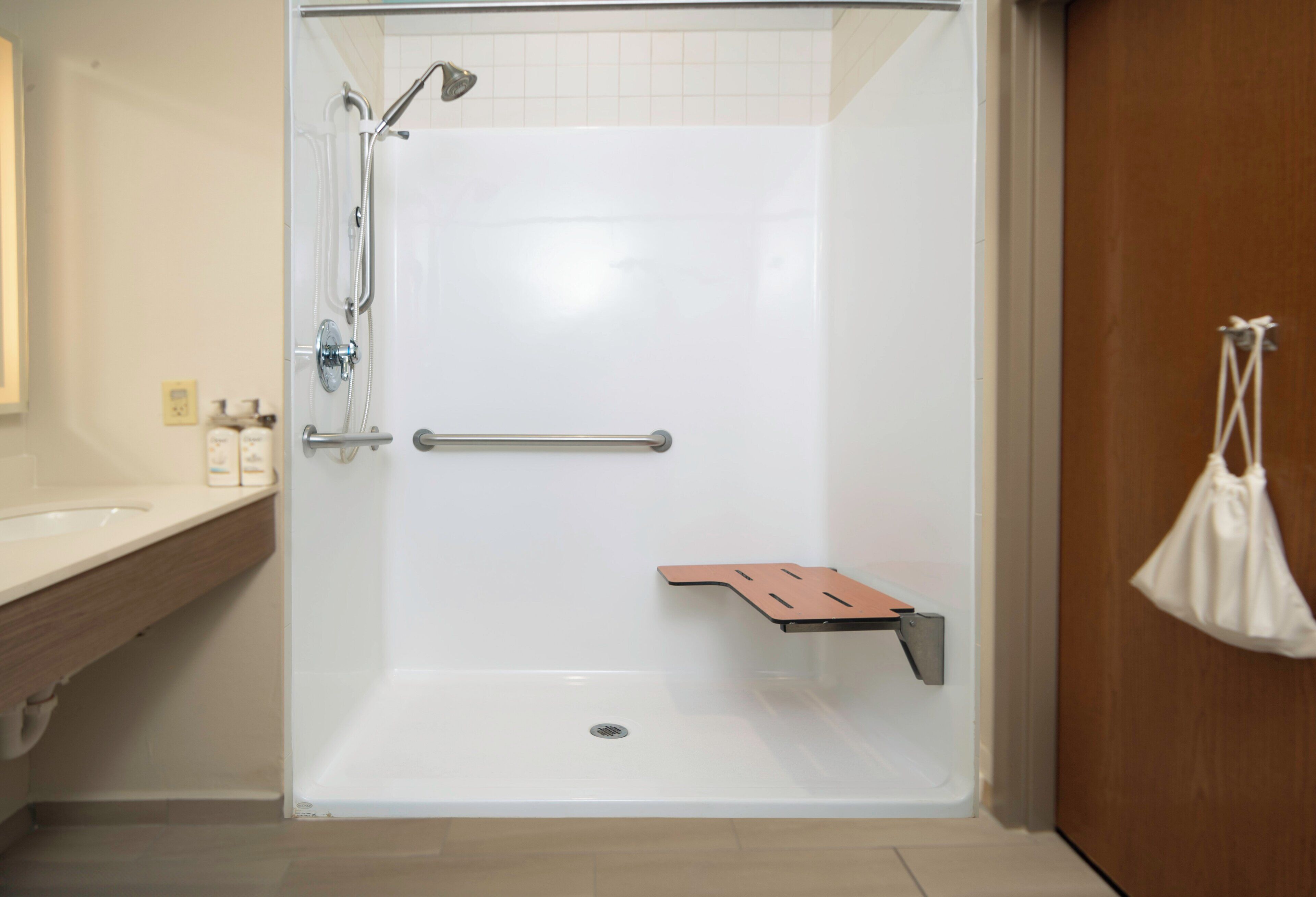 suite, 1 king bed, accessible (transfer shower, low floor) | bathroom | free toiletries, hair dryer, towels