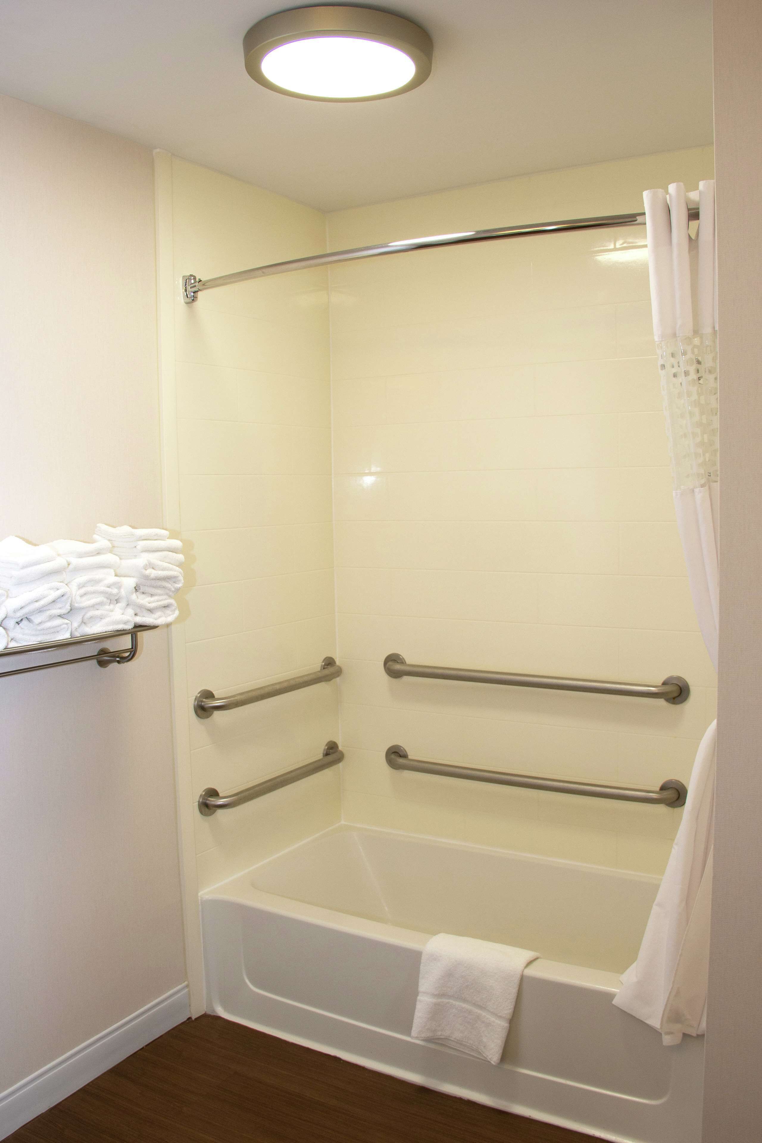 studio, 1 king bed, accessible, non smoking | bathroom | hair dryer, towels