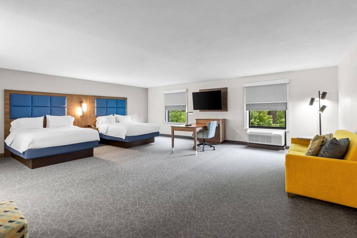 Studio Suite, 2 Queen Beds, Non Smoking | Cribs (free), WiFi (free), alarm clocks, bed sheets