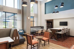 Lobby - Hampton Inn & Suites Yuba City (Yuba City)
