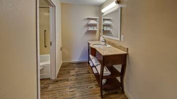 Suite, One King Bed, Non-Smoking | Bathroom | Free toiletries, hair dryer, towels