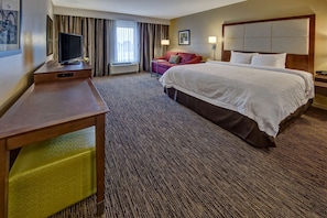 King Study with sofabed | In-room safe, desk, blackout curtains, iron/ironing board - Hampton Inn by Hilton Dunn (Dunn)