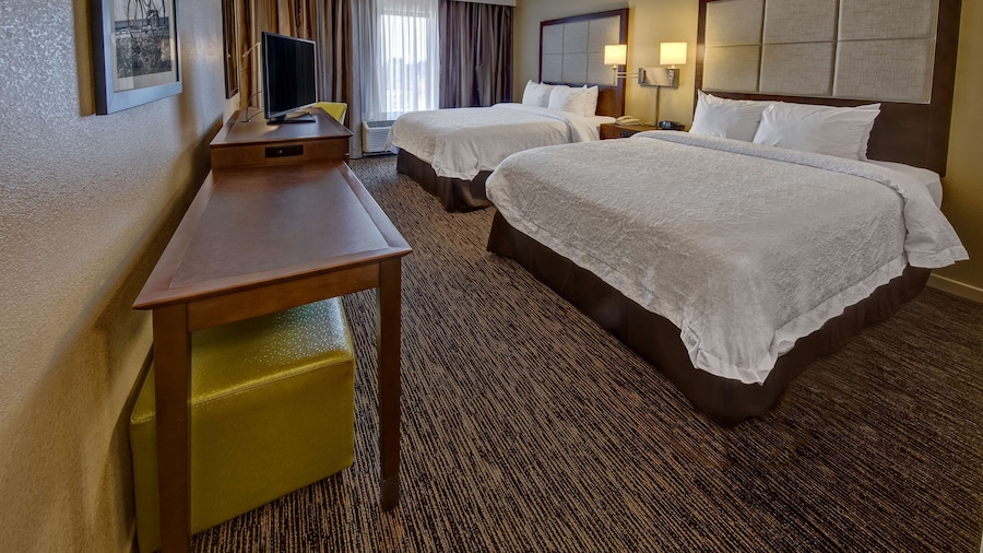 Hampton Inn by Hilton Dunn