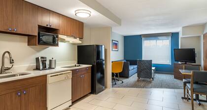 Holiday Inn Express and Suites - Petersburg - Fort Lee by IHG
