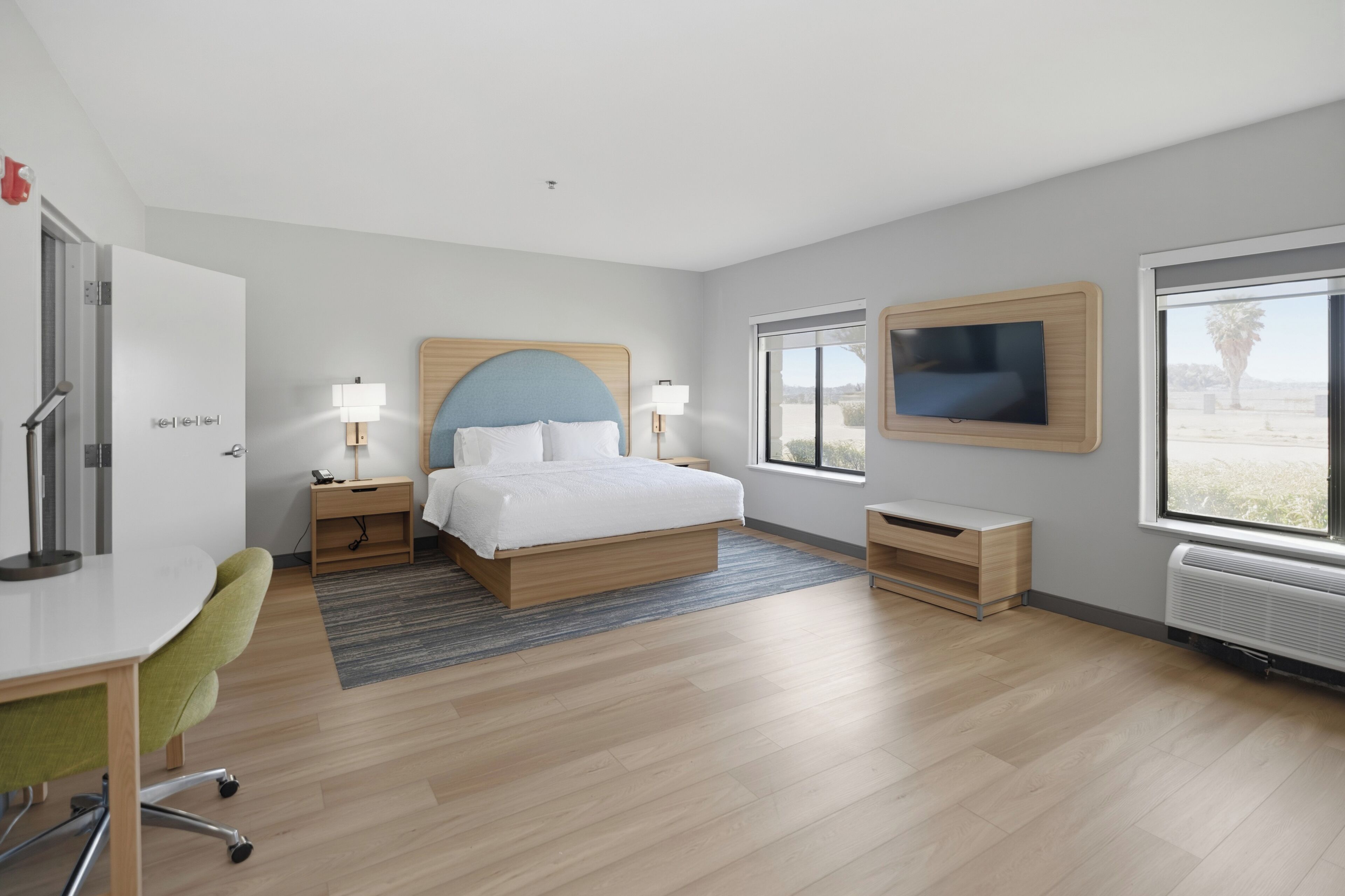 Sengetøy av topp kvalitet, safe på rommet og skrivebord