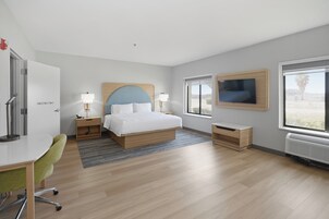 Hochwertige Bettwaren, Zimmersafe, Schreibtisch, Bügeleisen/Bügelbrett