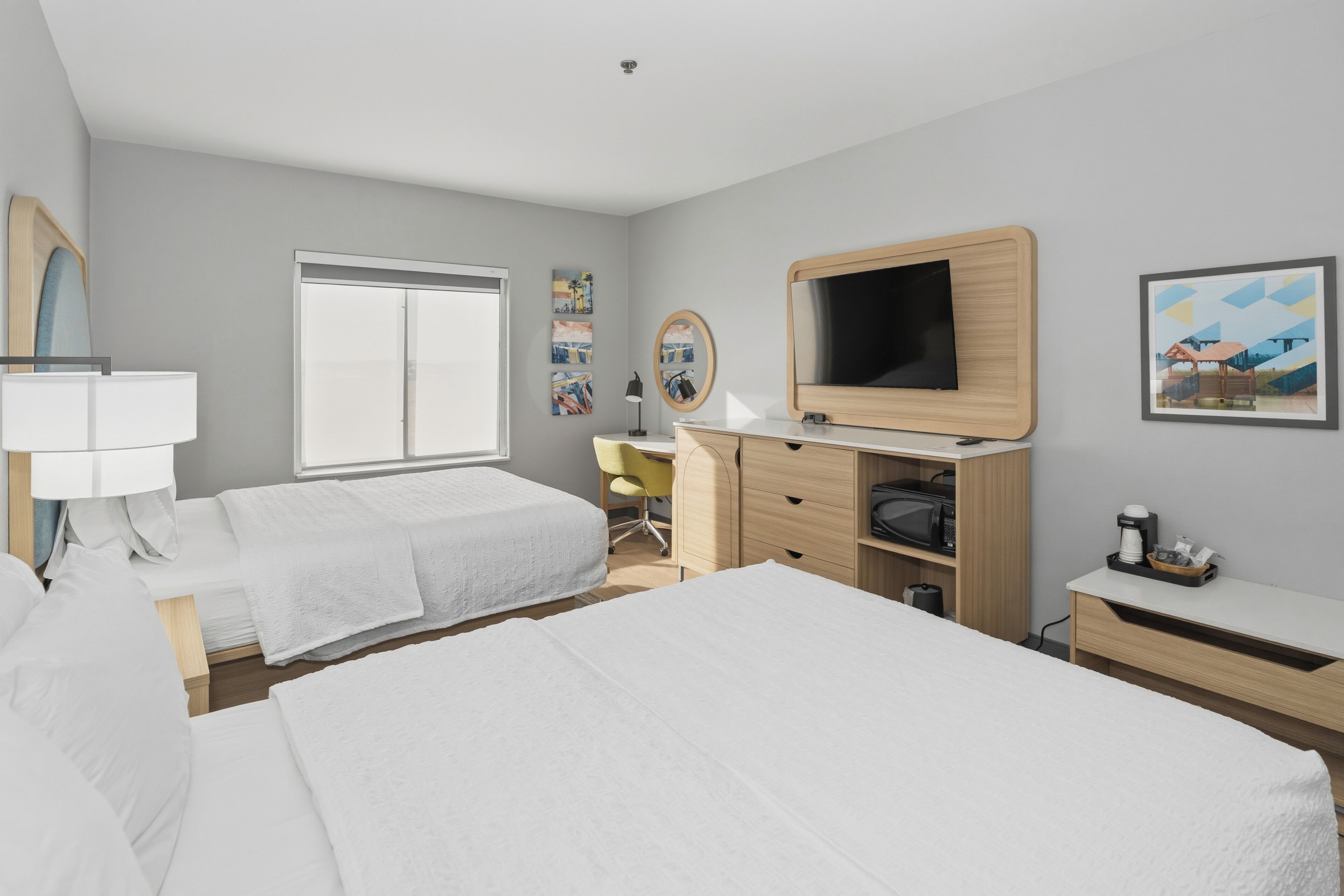 高档床上用品、客房内保险箱、办公桌、熨斗/熨衣板