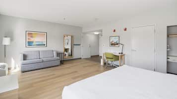 Premium bedding, in-room safe, desk, iron/ironing board