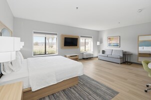 Hochwertige Bettwaren, Zimmersafe, Schreibtisch, Bügeleisen/Bügelbrett