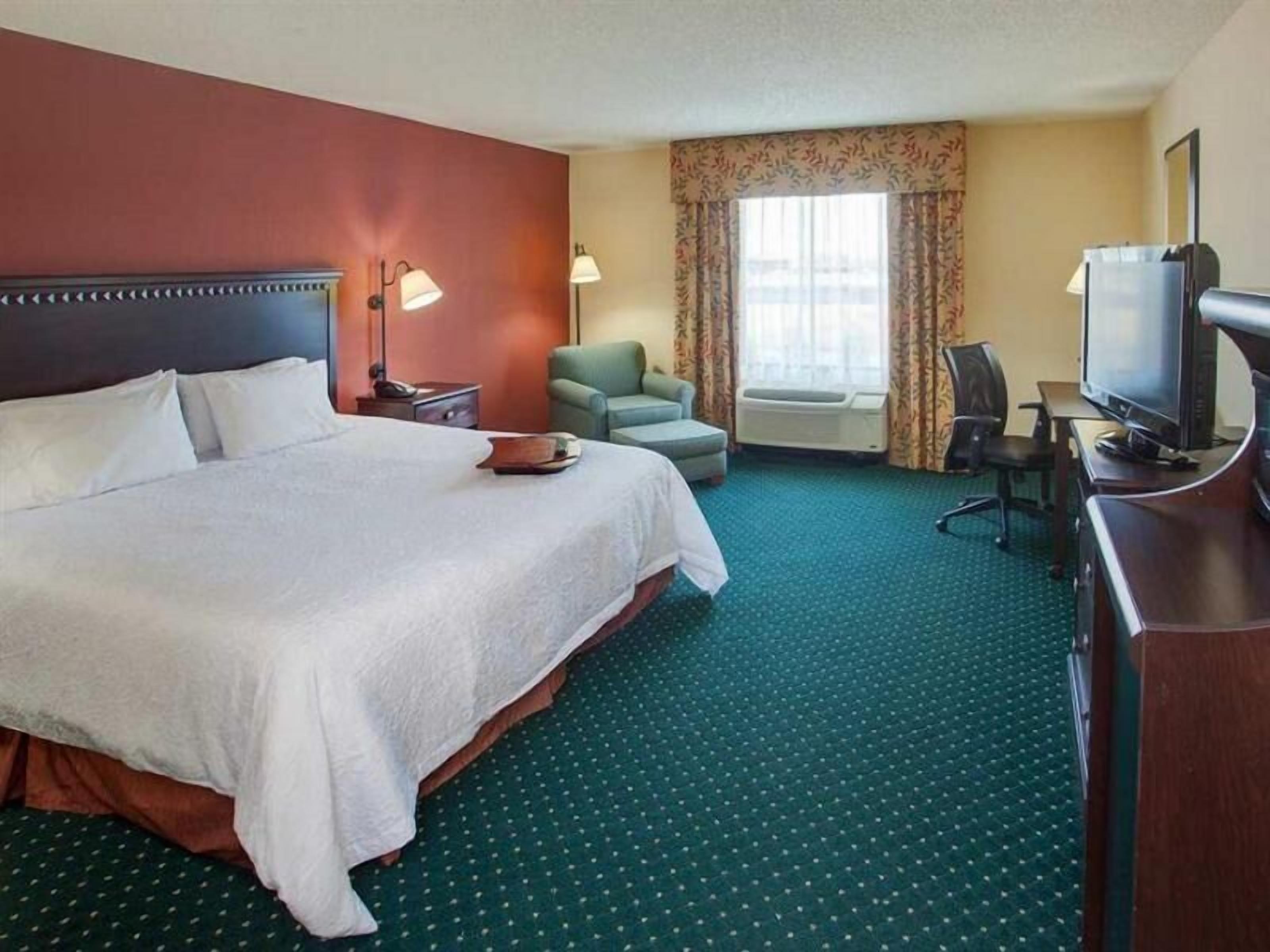 Desk, laptop workspace, iron/ironing board, free cots/infant beds