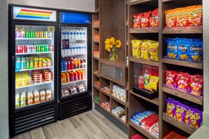 Gift shop - Hampton Inn Garden City Long Island (Garden City)