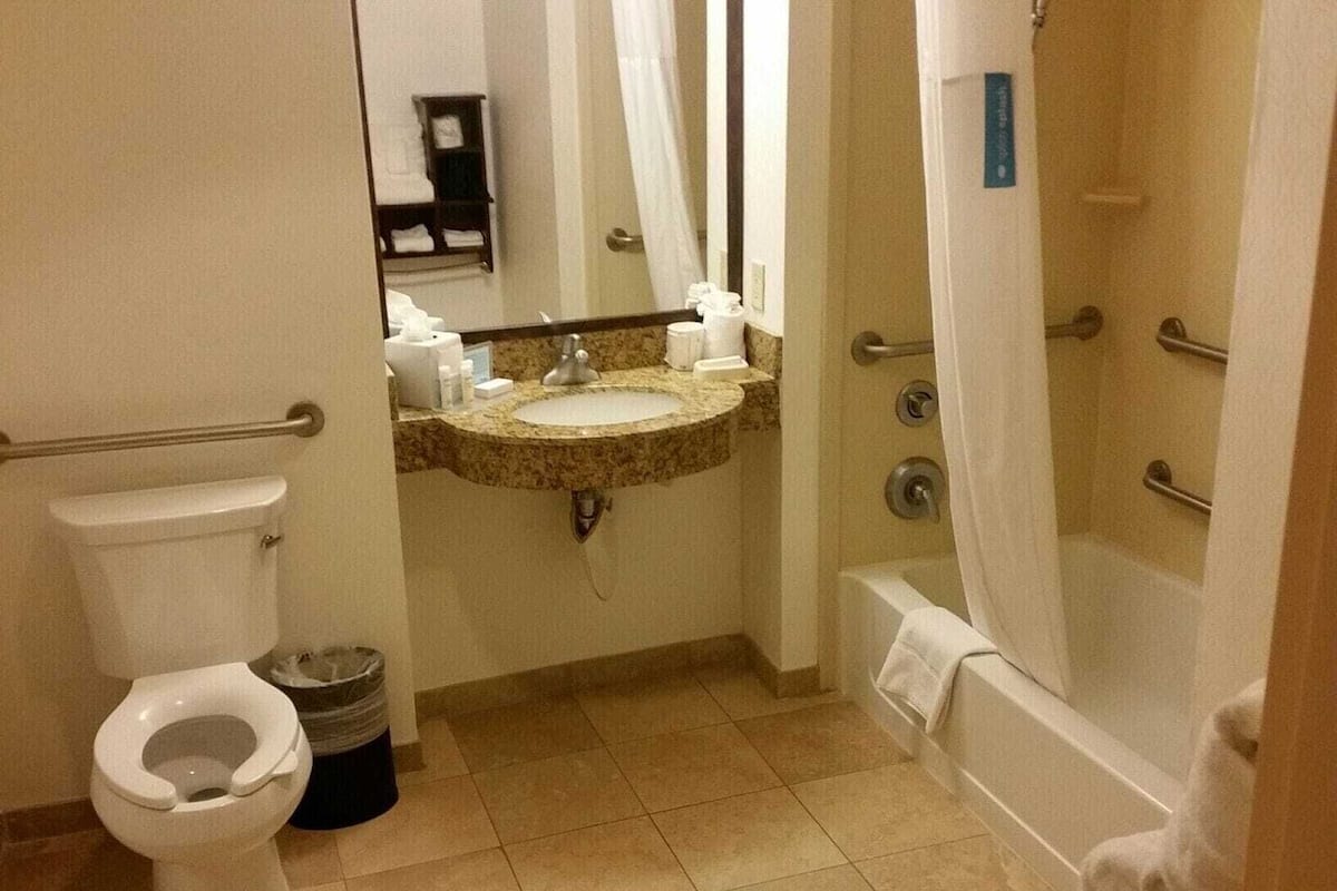 Bathroom | Free toiletries, hair dryer, towels, soap