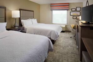 Desk, laptop workspace, iron/ironing board, free cots/infant beds - Hampton Inn Garden City Long Island (Garden City)